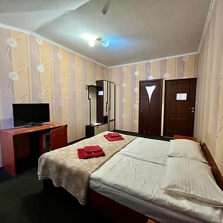 Domino Hotel Берегово Екстериор снимка