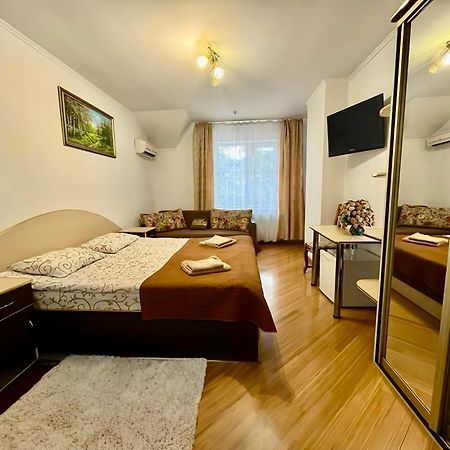 Domino Hotel Берегово Екстериор снимка