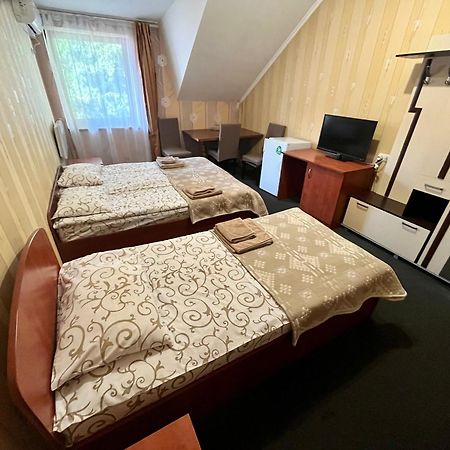 Domino Hotel Берегово Екстериор снимка