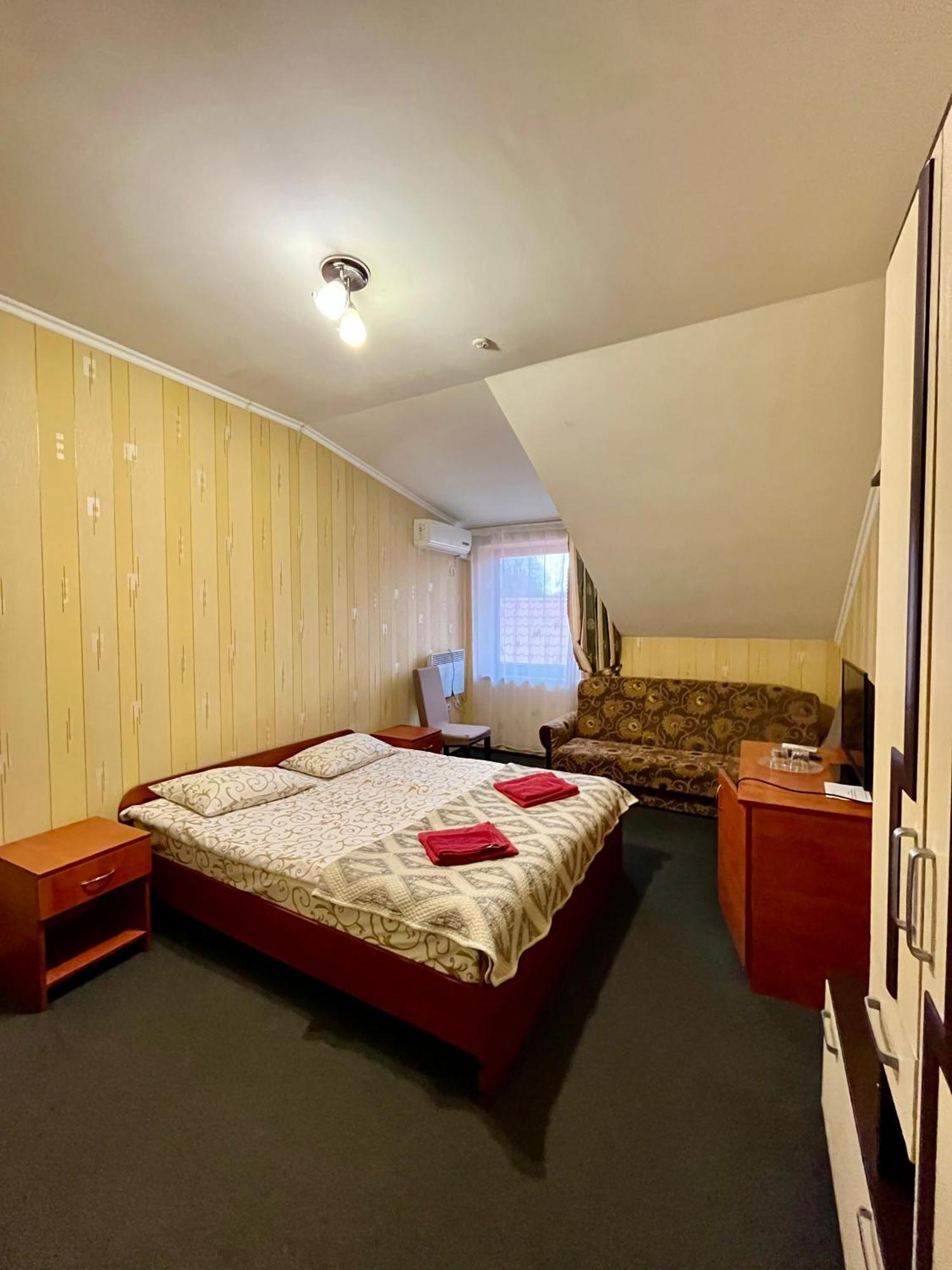 Domino Hotel Берегово Екстериор снимка