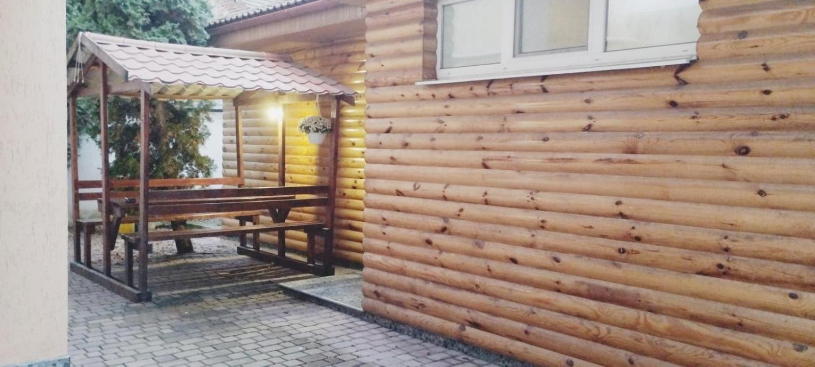 Domino Hotel Берегово Екстериор снимка