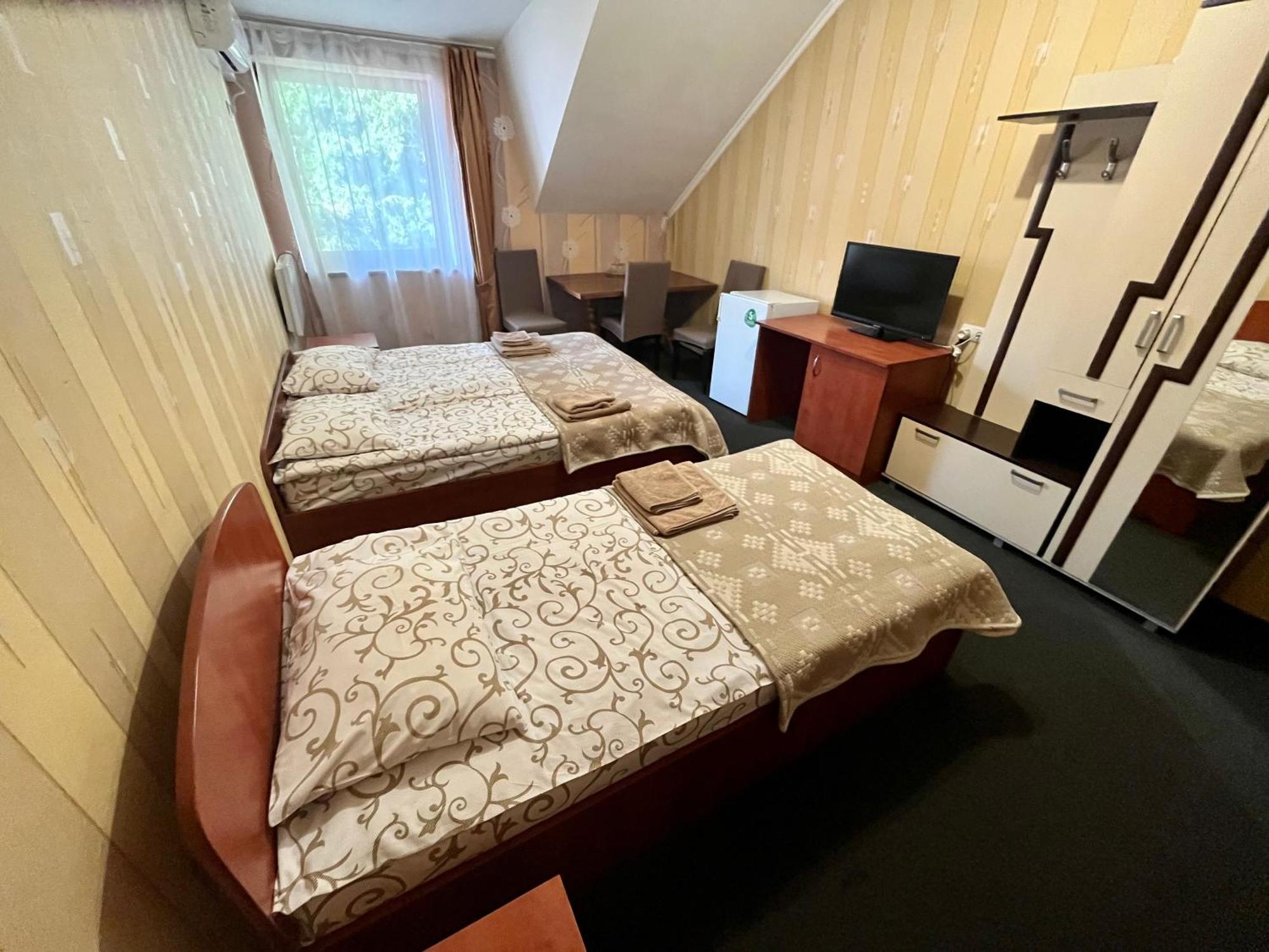 Domino Hotel Берегово Екстериор снимка
