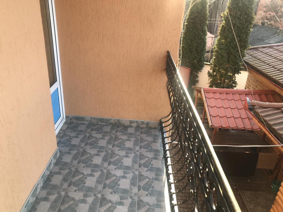 Domino Hotel Берегово Екстериор снимка