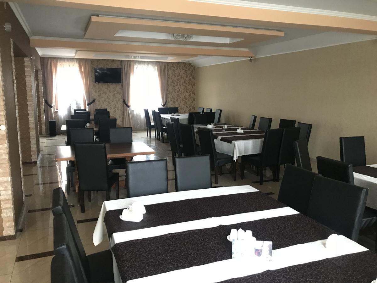 Domino Hotel Берегово Екстериор снимка